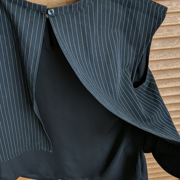 Cap sleeves 2 layer Top - Picture 5 of 7